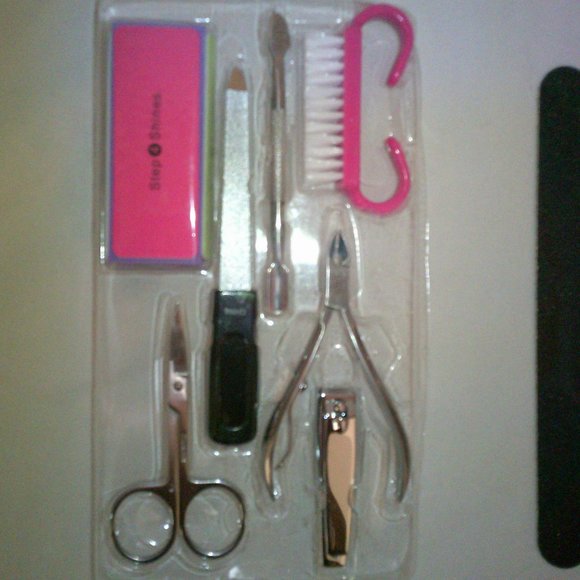 Deluxe Manicure - Pedicure Kit.  Bundle (10+)  Never Used! - Picture 4 of 9